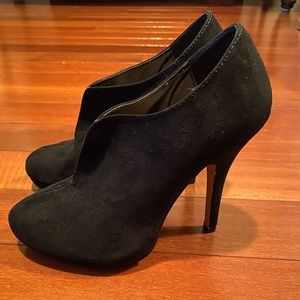 APT. 9 Black Bootie Heels